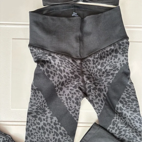 Good American Legging & Sports Bra Set Gray - Picture 2 of 7